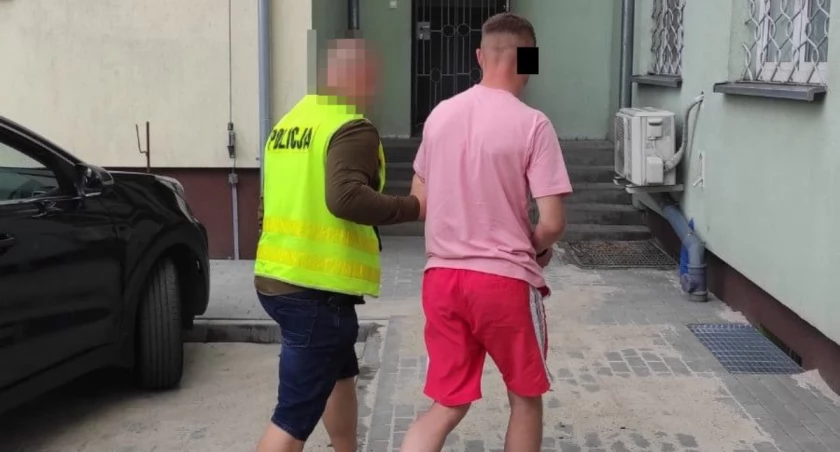 Brutalny atak pod bialskim lokalem. Dwóch obywateli Białorusi pobiło 22-latka