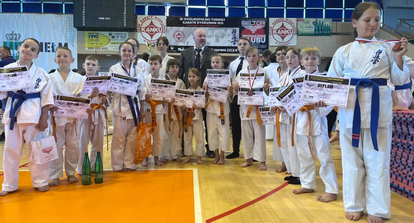 Grad złota karateków SKS Bushido z powiatu bialskiego na Turnieju o Puchar Ziemi Chełmskiej