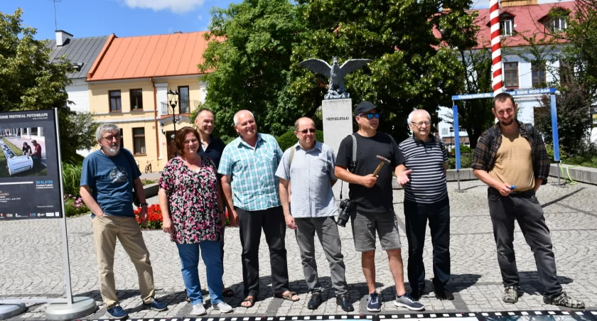 36 klatek instalacja przestrzenna Fotoklubu Podlaskiego w Białej Podlaskiej 