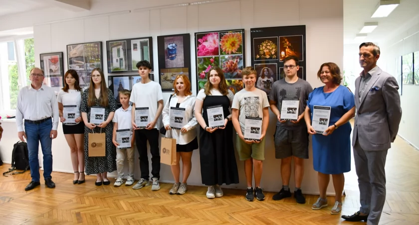 Moim Obiektywem  wernisaż prac młodzieży w Galerii 1 Piętro  Strefa Sztuki w Białej Podlaskiej