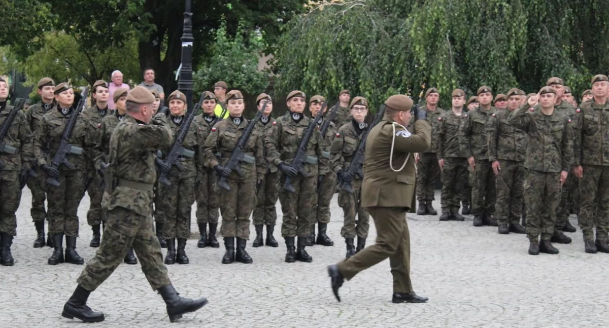 Żołnierze WOT z 19. Brygady złożyli przysięgę w Białej Podlaskiej - blisko 100 nowych ochotników w szeregach obrony terytorialnej