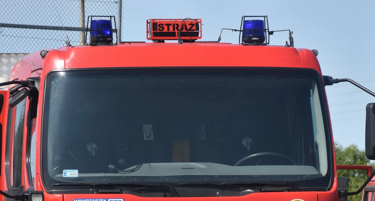 Osoba weszła do wody w nocy na żwirowni w Międzyrzecu Podlaskim. Tragiczna akcja ratunkowa nad wodą kończy się zgonem mężczyzny
