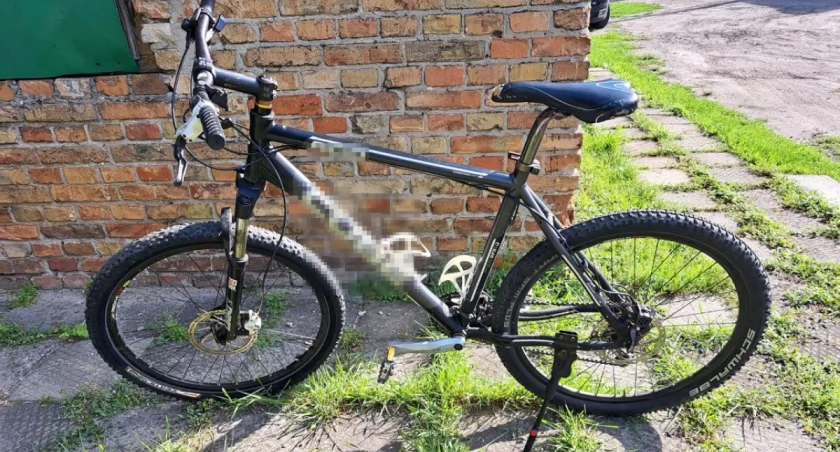 Mężczyźni aresztowani za kradzież roweru po wspólnym spożywaniu alkoholu