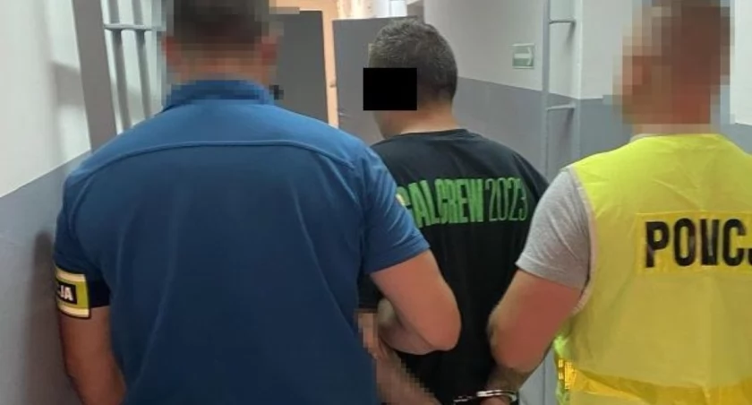 Policjanci z Terespola zatrzymali 37-latka poszukiwanego sześcioma listami gończymi, w tym jednym Europejskim Nakazem Aresztowania. Mężczyzna spędzi najbliższe trzy lata w zakładzie karnym.