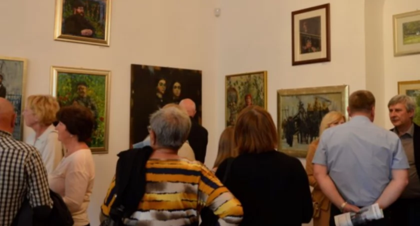 Wernisaż Wystawy Malarstwa Barbary Bańki w Dworze w Romanowie