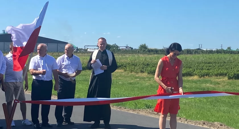Uroczyste Otwarcie Nowych Dróg Gminnych - Mieszkańcy Zakalinki - Kolonia i Komarno - Kolonia świętują ważną inwestycję poprawiającą infrastrukturę komunikacyjną