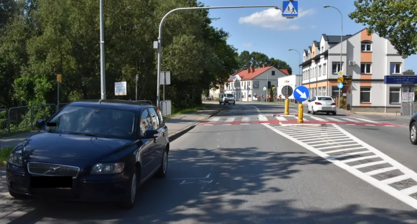 Potrącenie 47-latki na przejściu dla pieszych w Białej Podlaskiej: Kierowca Volvo nie zachował ostrożności