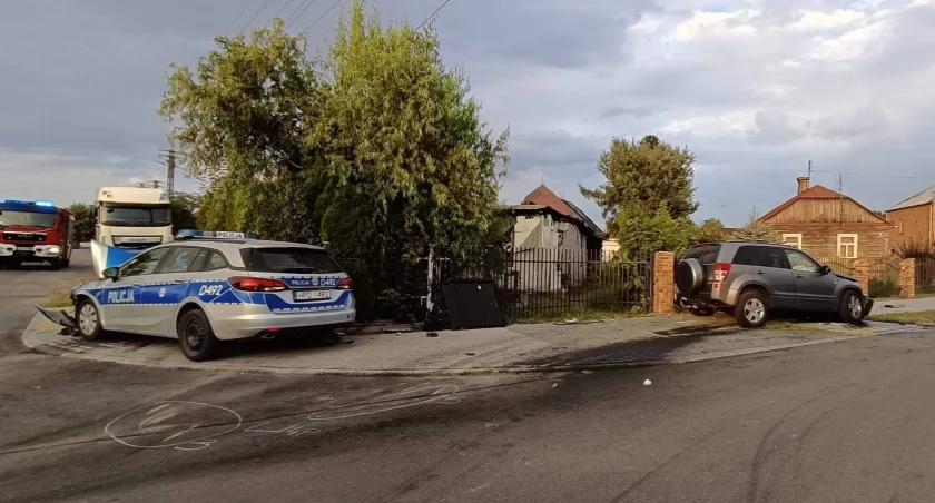 Wypadek w Rzeczycy: Samochód osobowy zderzył się z radiowozem. Ranni policjanci i cywile