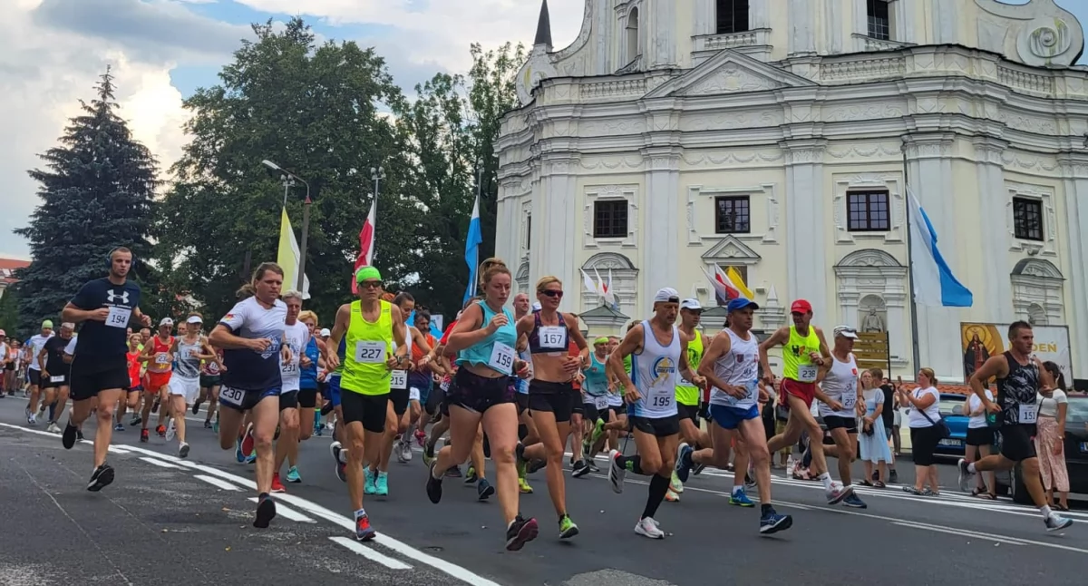Bieg Sapiehów i Marsz nad Bugiem - rodzinna impreza dla każdego! Biegi dla dzieci, nordic walking, zwiedzanie sanktuarium i msza święta w Kodniu