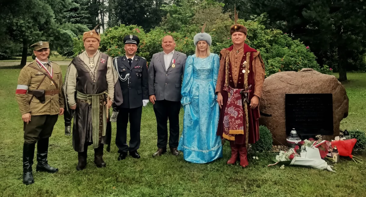 Hołd dla bohaterów 1920 roku: W Roskoszy uczczono 113. rocznicę powstania Polskich Drużyn Strzeleckich oraz 104. rocznicę walk o niepodległość