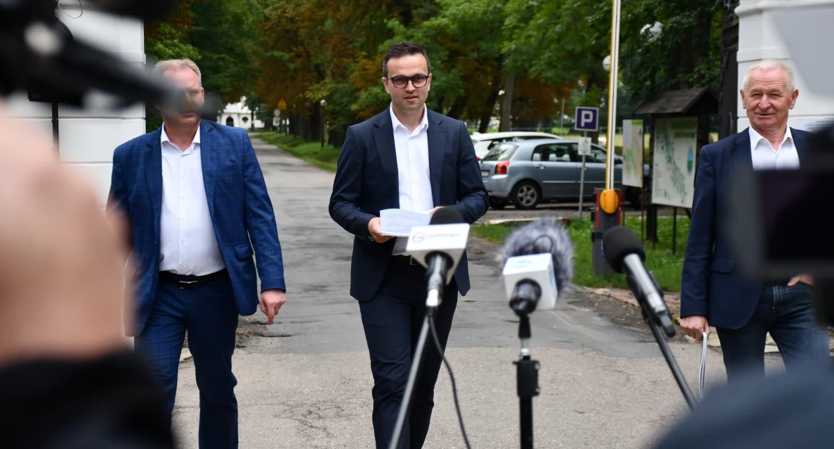 Janów Podlaski: Serce polskiej hodowli koni arabskich bije mocniej niż kiedykolwiek.  Na Dni Konia Arabskiego, aukcje Pride of Poland oraz Bitwę Regionów zapraszają wójt gminy i prezes stadniny