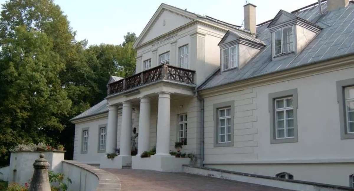 Dzień z Kraszewskim w muzeum: Zwiedzanie, czytanie, gry i ognisko dla dzieci 
