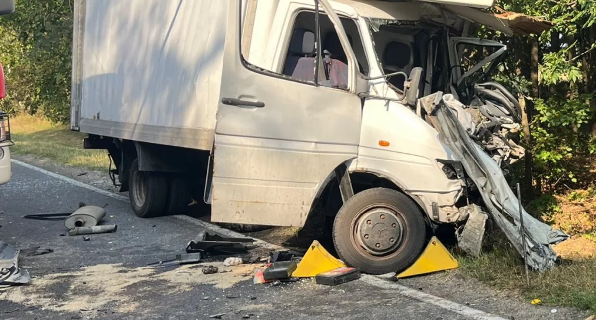 Stracił panowanie nad Mercedesem. Zderzył się czołowo z ciężarówką i poniósł śmierć na miejscu 