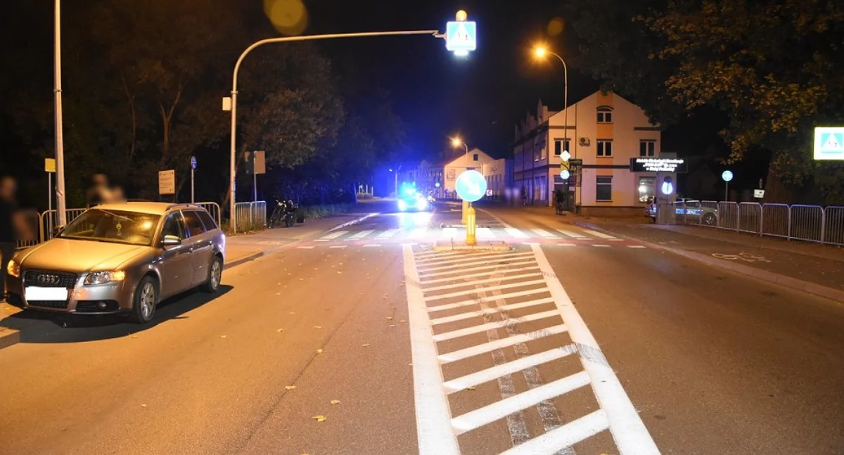 Wypadek w Białej Podlaskiej: 16- latek na motorze uderzył w Audi 