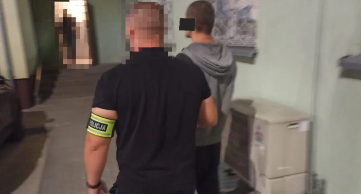 Nieoczekiwane spotkanie w sklepie: Policjant na urlopie zatrzymał poszukiwanego 2 listami gończymi