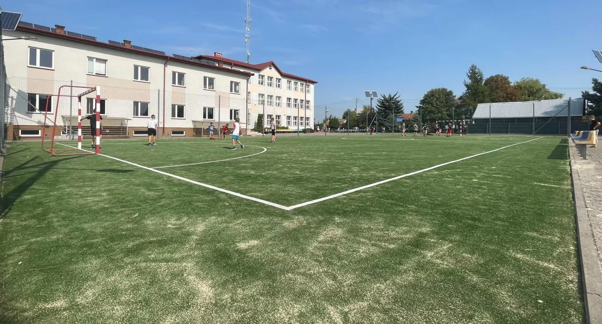 Zakończono remont boisk przy Szkole Podstawowej w Wisznicach