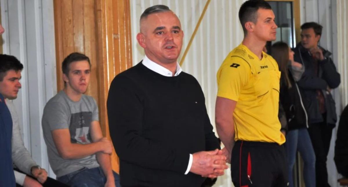 VI Powiatowy Turniej Samorządowców i Służb Mundurowych w Piłce Nożnej o Puchar Starosty Bialskiego: Emocje, integracja i sportowa rywalizacja w Piszczacu!