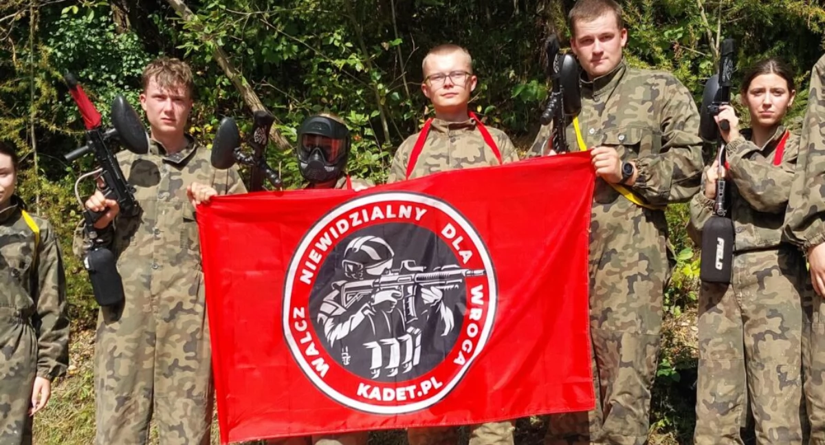  Młodzież na obozie militarnym w Niedzicy – intensywne szkolenie i niezapomniane przygody 