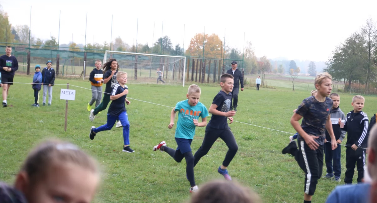 XIX Bieg po Ziemi Kodeńskiej- sportowe wyzwanie dla każdego! Weź udział w wydarzeniu, które łączy rywalizację, pasję i piękno ziemi kodeńskiej!