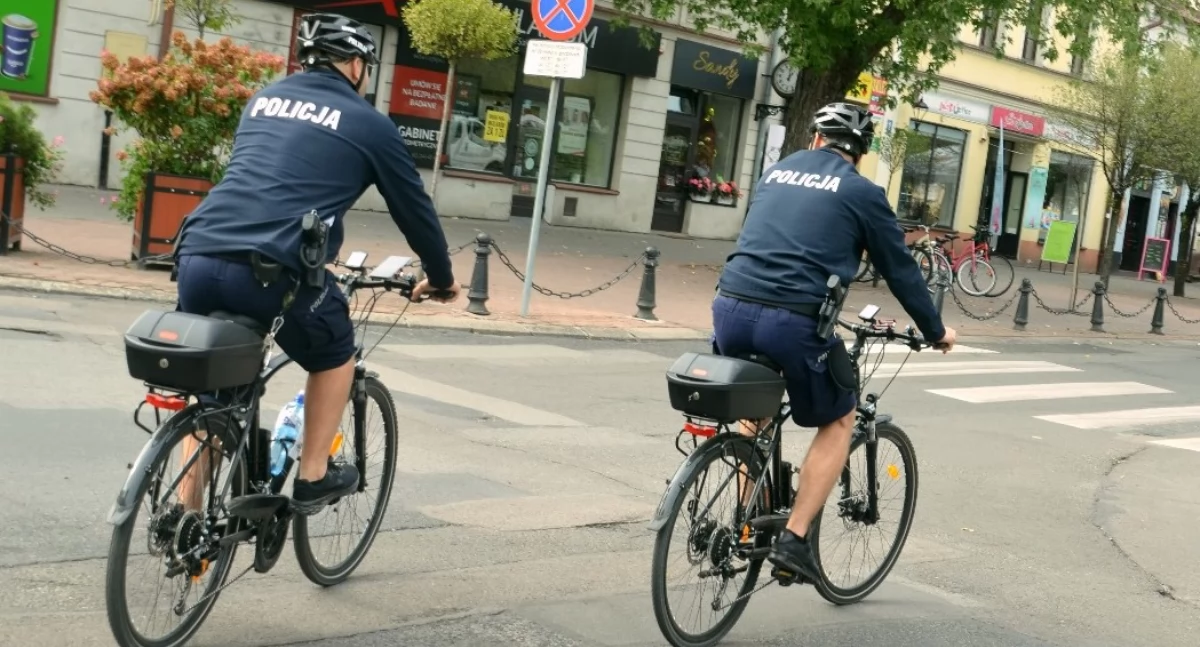 Rowerowe patrole Policji Bialskiej: Podsumowanie kolejnego sezonu bezpieczeństwa i prewencji z pomocą jednośladów 