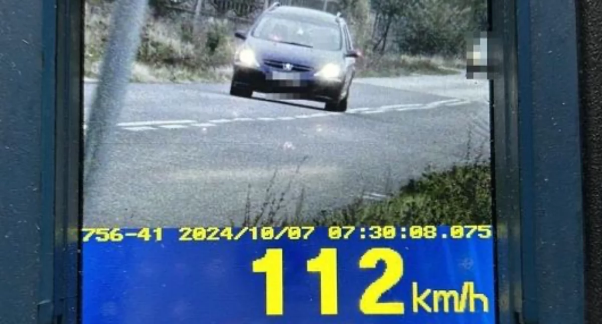 Jechał 112 km/h w obszarze zabudowanym! Stracił prawo jazdy i otrzymał mandat na 2000 zł