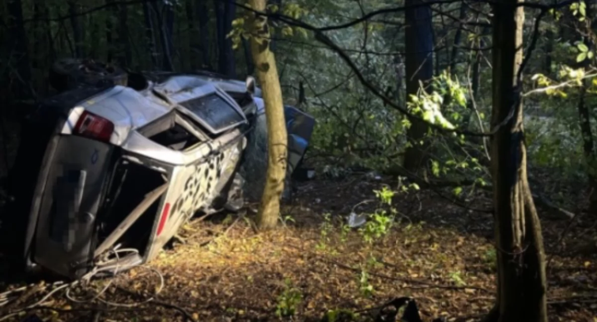 Nocna tragedia w Julkowie: Kierowca bez uprawnień dachował 
