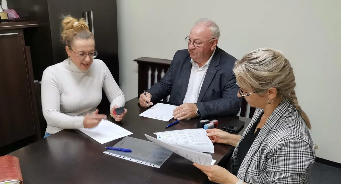 Gmina Kodeń zmienia oświetlenie uliczne – nowa umowa na modernizację