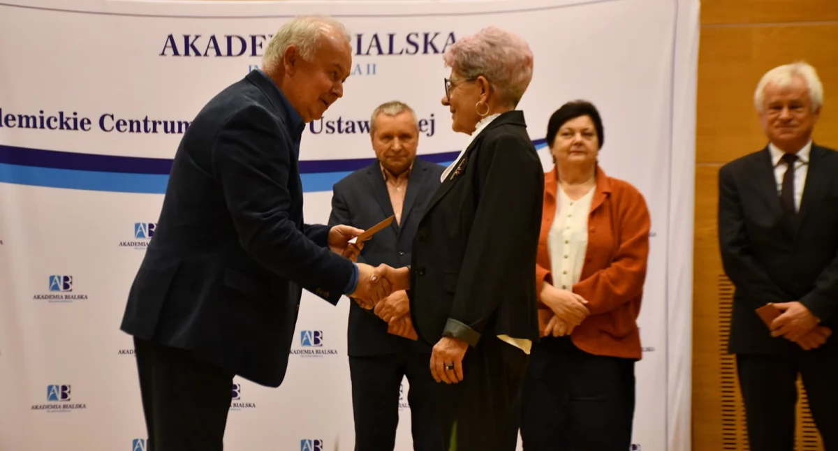 20 lat UTW Biała Podlaska: inspiracje, wiedza i nowe znajomości dla seniorów - relacja z uroczystej inauguracji
