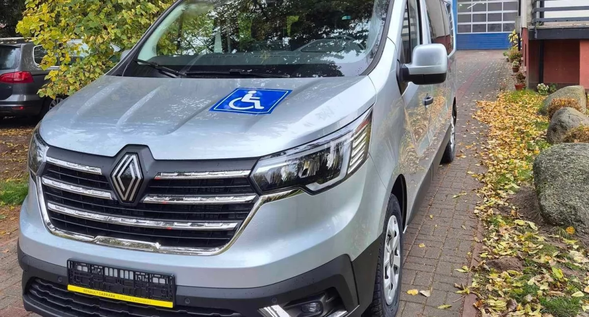 Gmina Piszczac inwestuje w integrację. Nowy, dostosowany bus Renault Trafic dla osób niepełnosprawnych dzięki dofinansowaniu PEFRON