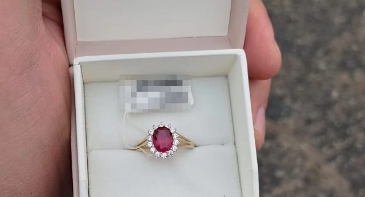 Złodziej wykorzystał otwarte drzwi samochodu. Janowska policja odzyskała skradzione mienie, a sprawcy grozi 5 lat więzienia