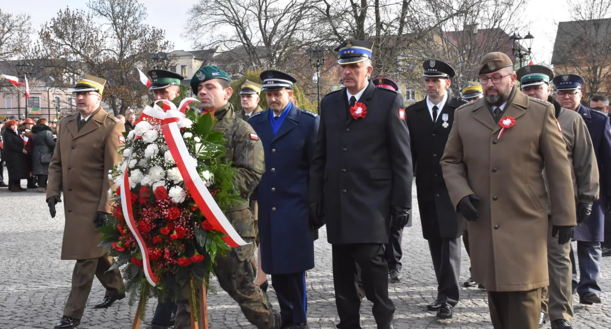 W atmosferze patriotyzmu i zadumy mieszkańcy Białej Podlaskiej oddali hołd bohaterom, uczestnicząc w uroczystościach z okazji Narodowego Święta Niepodległości