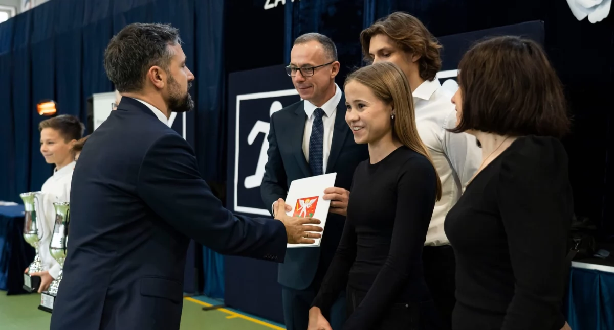 Sportowe zmagania bialskich szkół: uczniowie i nauczyciele nagrodzeni za rok 2023/2024