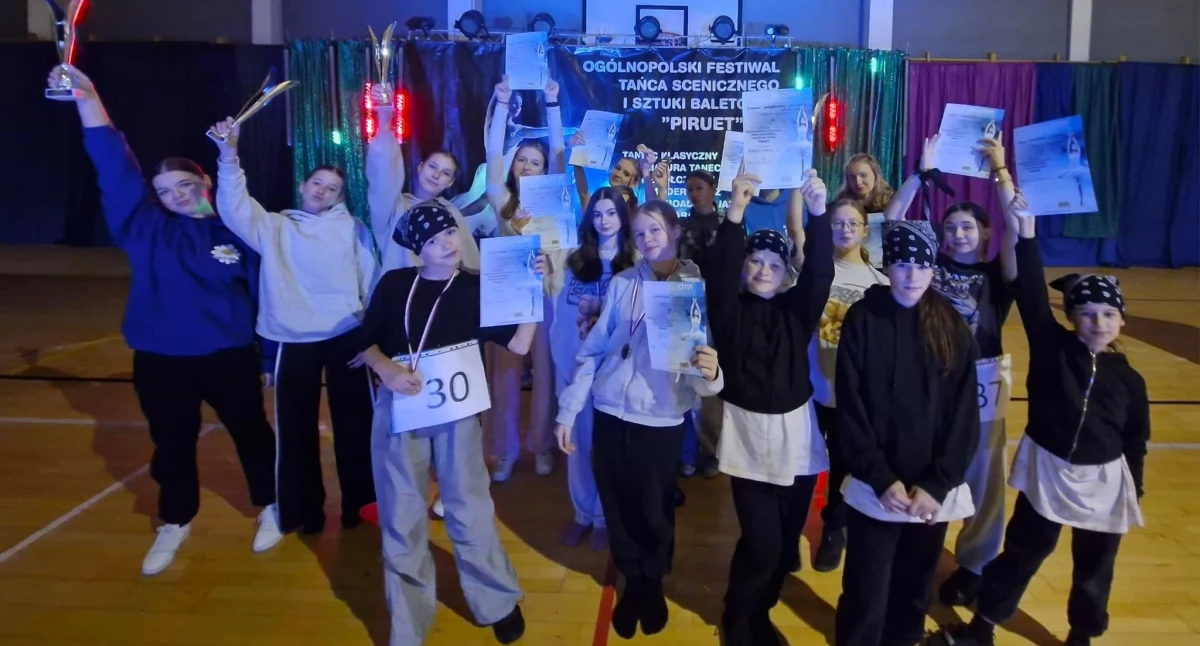 Spektakularny sukces Dance Academy Studio z Białej Podlaskiej: 11 pucharów i niezapomniane występy na ogólnopolskim festiwalu w Białymstoku