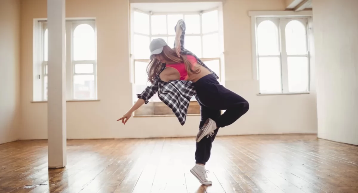 Biała Podlaska gości Mikołajkowy Turniej Breakdance: Zobacz zacięte bitwy i wspomóż szlachetną inicjatywę!