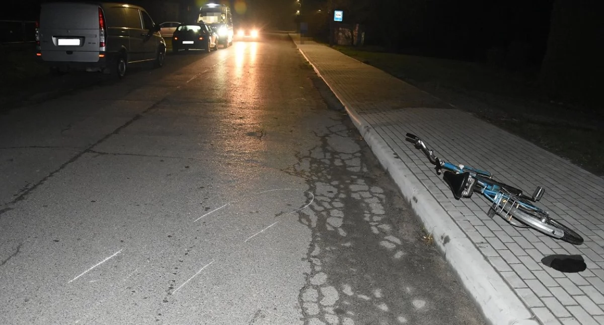 Wypadek w Huszczy Drugiej: Pijany rowerzysta potrącony przez samochód - policja wyjaśnia okoliczności