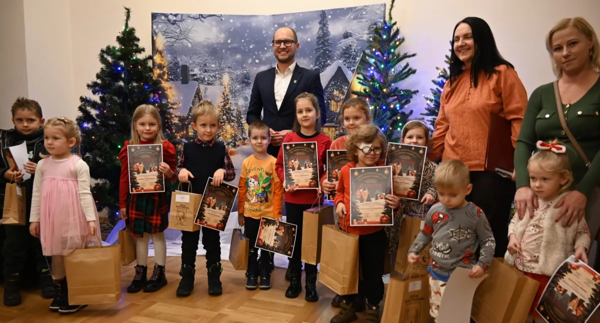 Artystyczne wizje świątecznej nocy – podsumowanie V Gminnego Konkursu Plastycznego „W świąteczną niezwykłą noc”