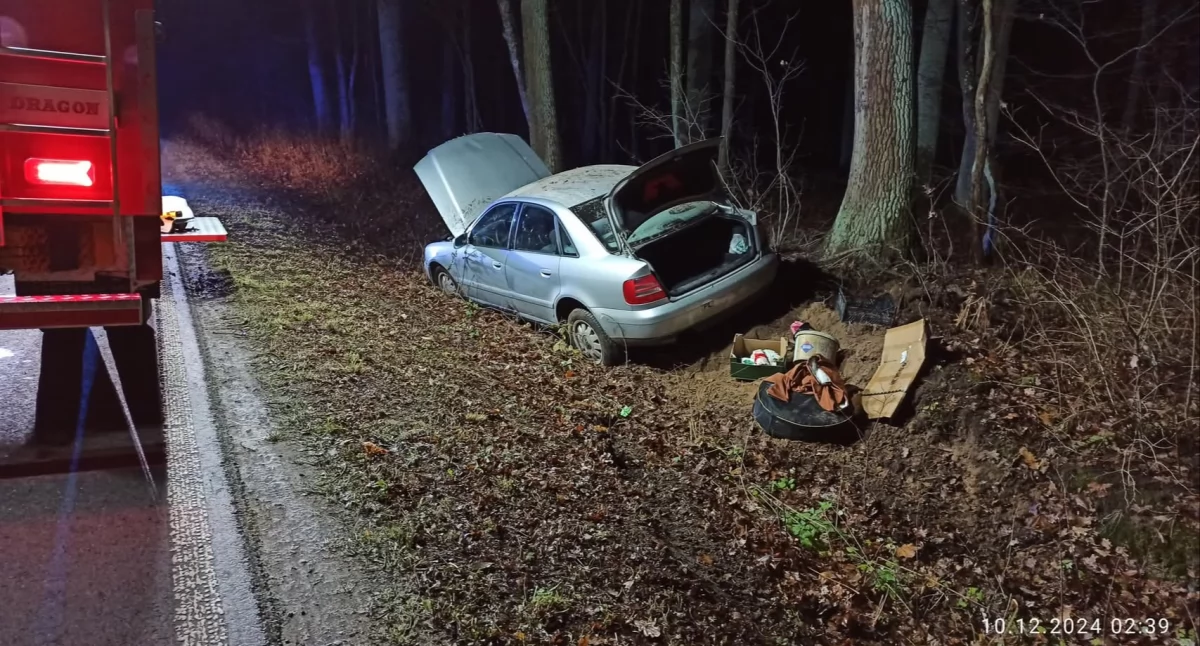 Wypadek drogowy w Lesnej Podlaskiej: Audi w rowie, kierowca w szpitalu 