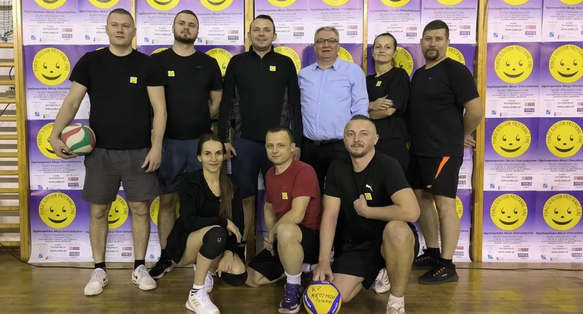 „Mecz Słodkich Serc”- policjanci połączyli sportową rywalizację z pomocą potrzebującym