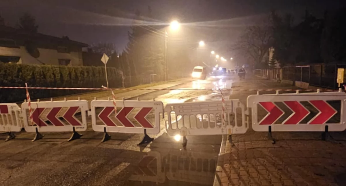 Awaria paraliżuje ul. Podleśną w Białej Podlaskiej: mieszkańcy w wigilię Bożego Narodzenia odcięci od wody, utrudnienia w ruchu
