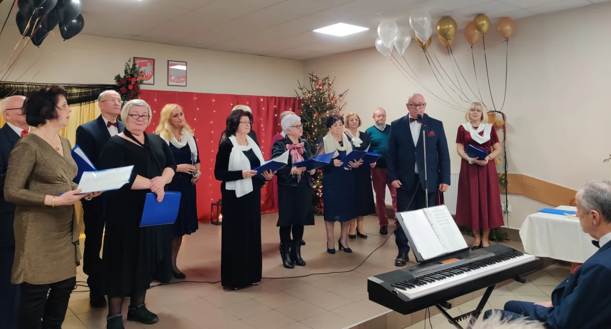 Kolędowanie w Wólce Plebańskiej: Udany koncert z udziałem lokalnych artystów i wspólny poczęstunek zgromadziły tłumy mieszkańców