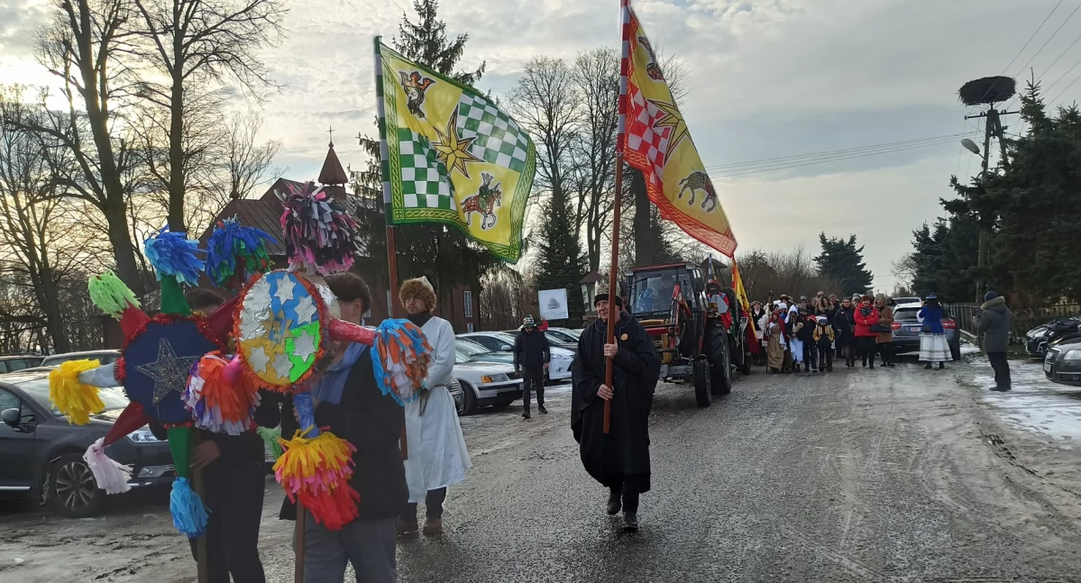  Barwny orszak Trzech Króli w Dokudowie: Msza, przemarsz i wspólne kolędowanie w Święto Trzech Króli