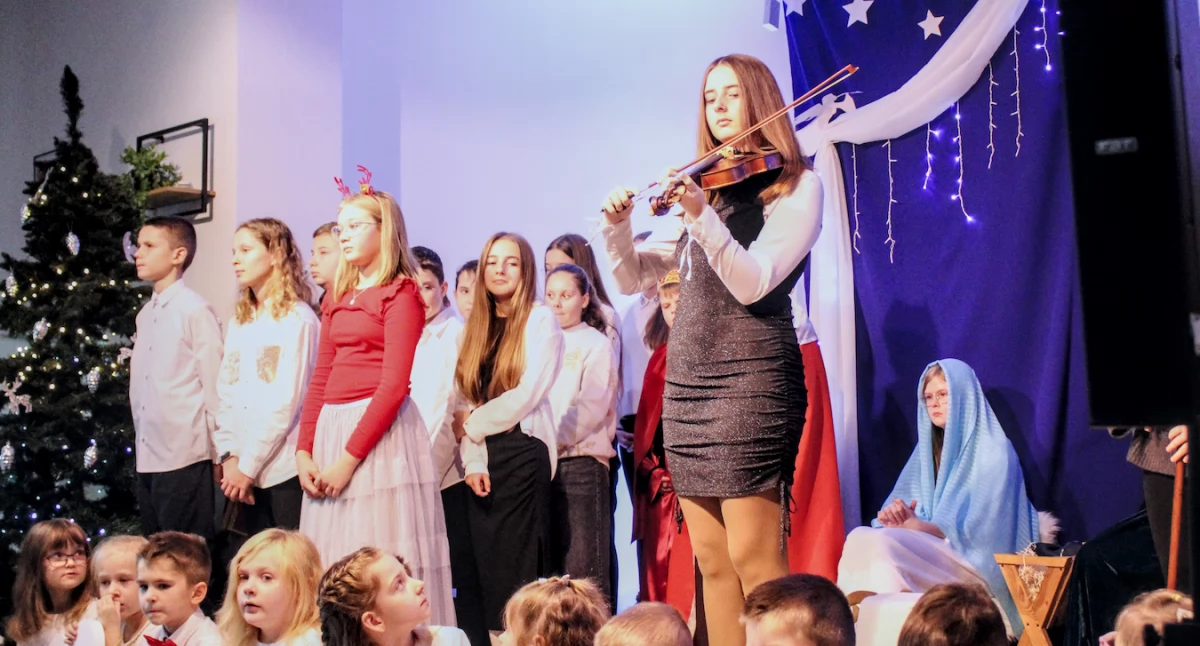 Występy zdolnej młodzieży z okazji święta Trzech Króli w Gminnym Centrum Kultury w Konstantynowie oraz koncert skrzypcowy Zdzisława Marczuka
