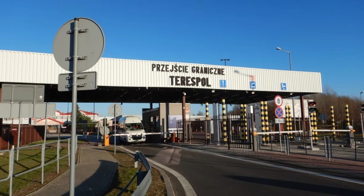 Skaner RTG obnażył przemytniczy podstęp. Ponad 400 paczek papierosów zatrzymanych na przejściu granicznym w Terespolu