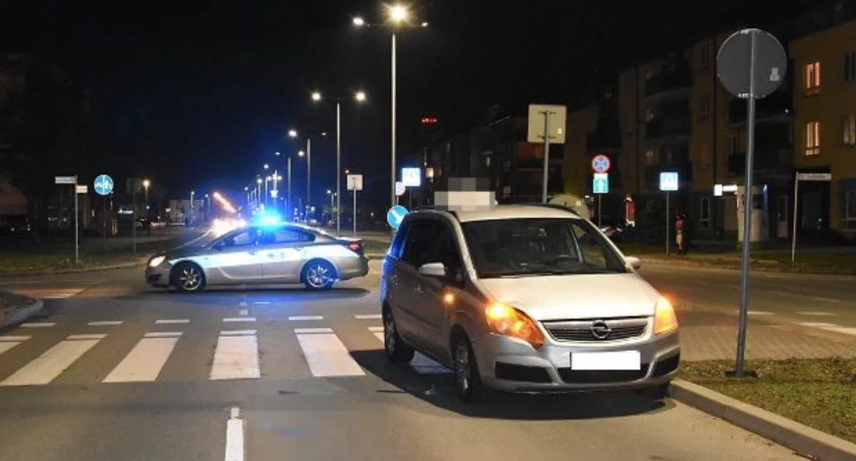 Niebezpieczne zdarzenie na ul. Armii Krajowej w Białej Podlaskiej: kierowca potrącił ojca z dzieckiem na przejściu dla pieszych