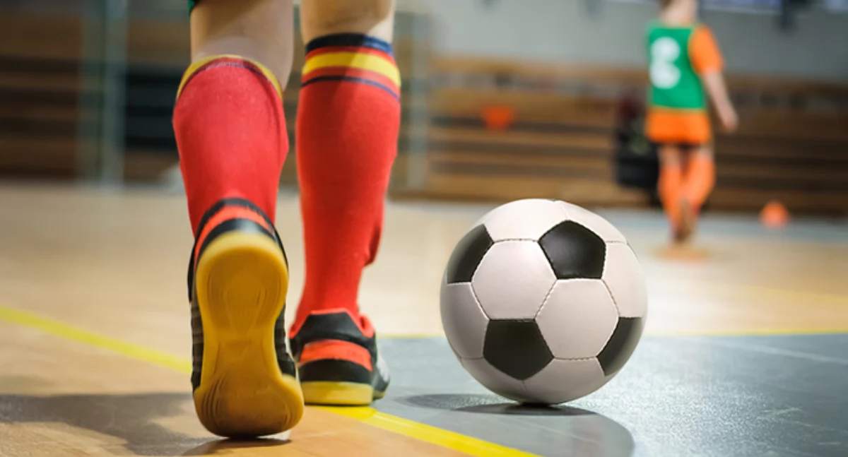 Ferie na sportowo: bezpłatne treningi piłki nożnej w Sworach, Ciciborze Dużym, Sławacinku Starym i Woskrzenicach Dużych