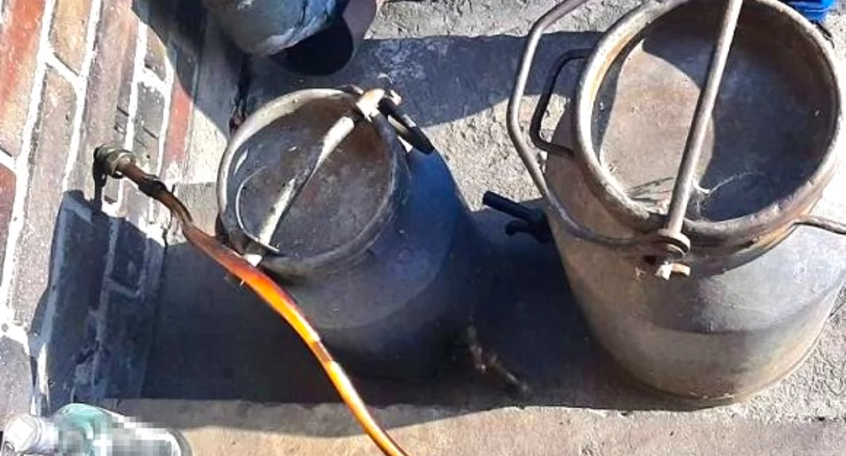 Kryminalni z Terespola zlikwidowali nielegalną produkcję alkoholu w gminie Piszczac. 58-latek z zarzutami