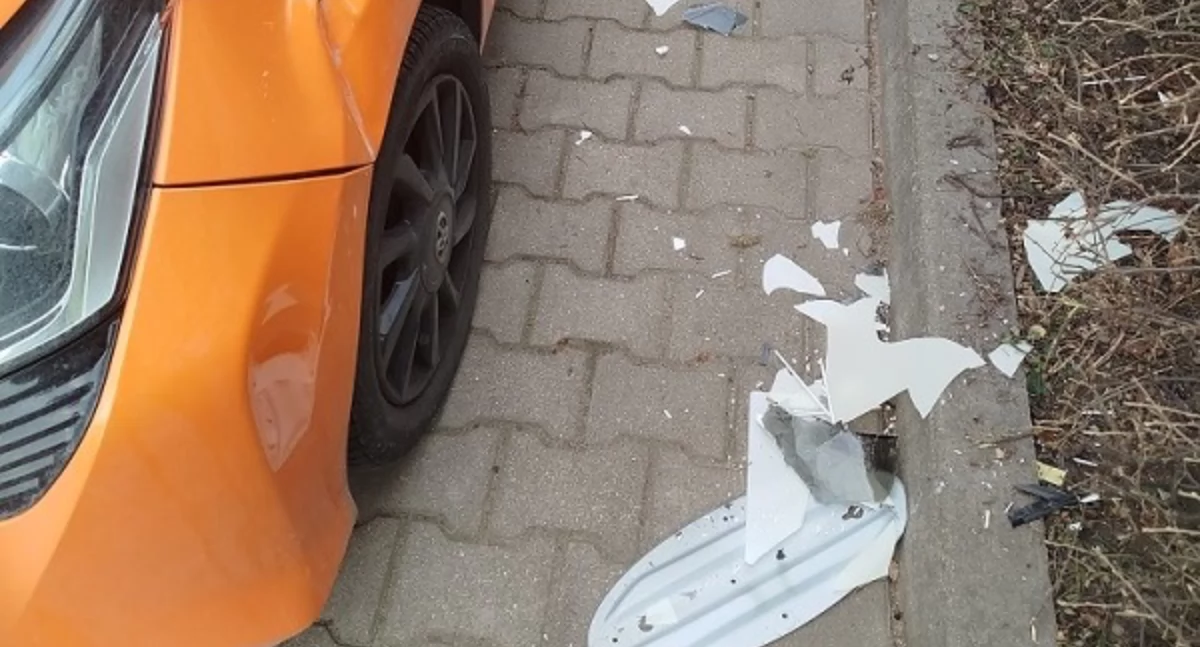 Bialczanin odpowie za uszkodzenie mienia. Telewizor spadł na auto
