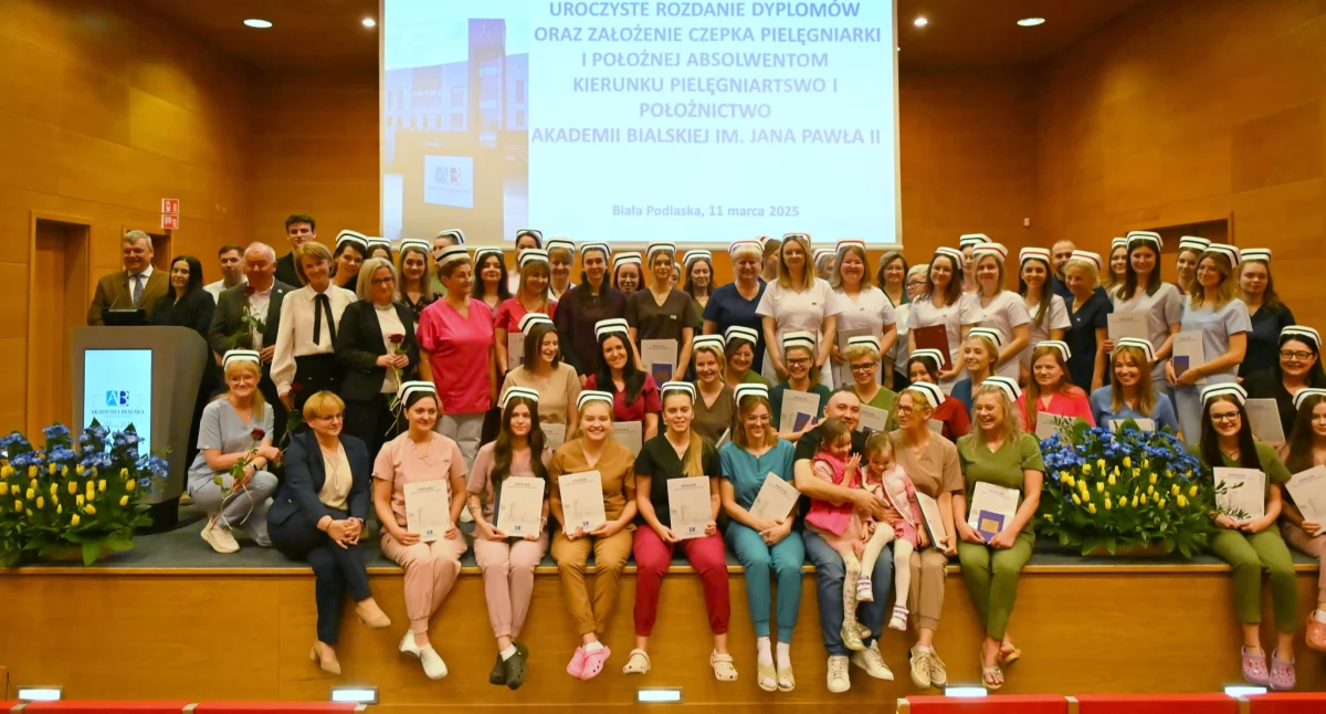 Uroczyste wręczenie dyplomów absolwentom Pielęgniarstwa i Położnictwa Akademii Bialskiej