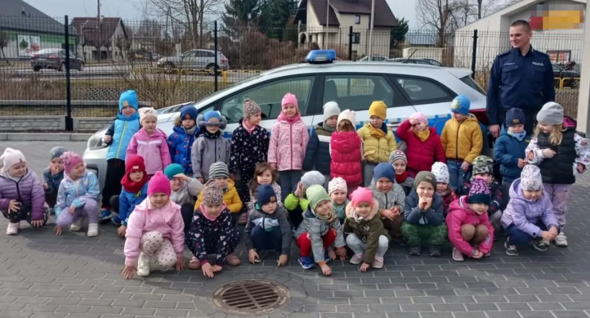 Przedszkolaki na posterunku- wizyta edukacyjna w ramach akcji „Poznajemy zawody”