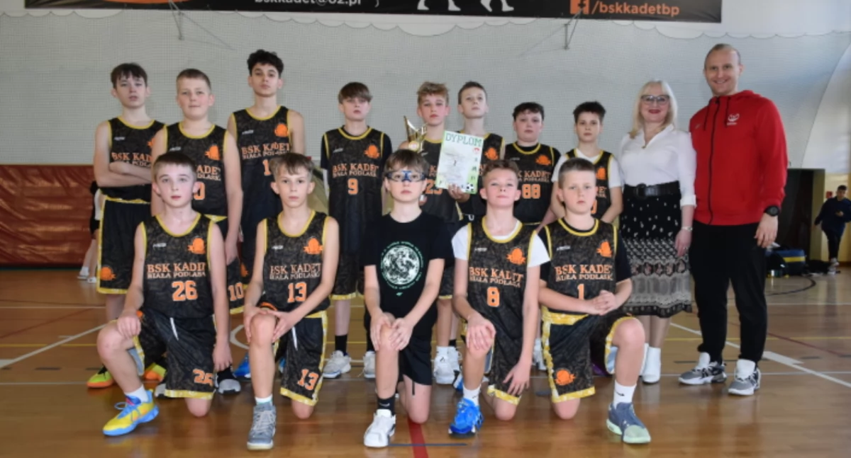 Koszykarskie emocje w Białej Podlaskiej – SP 9 triumfuje i awansuje do finału  